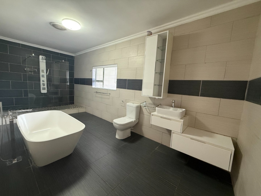 5 Bedroom Property for Sale in Bayswater Free State